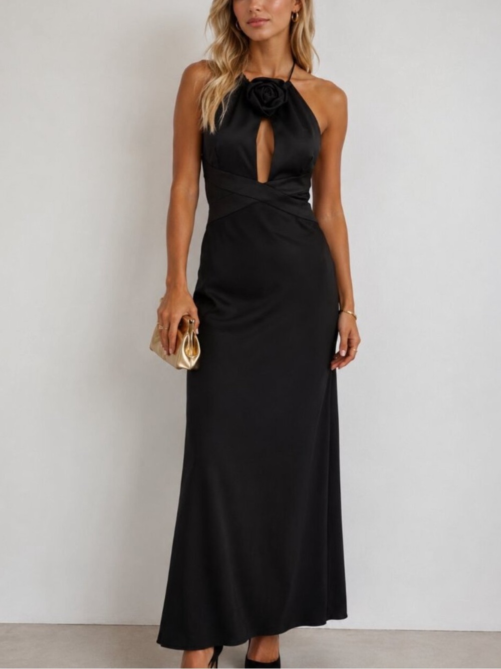 SGNTR Black Women's Gweneth Tie Neck Backless Maxi Dress 8483